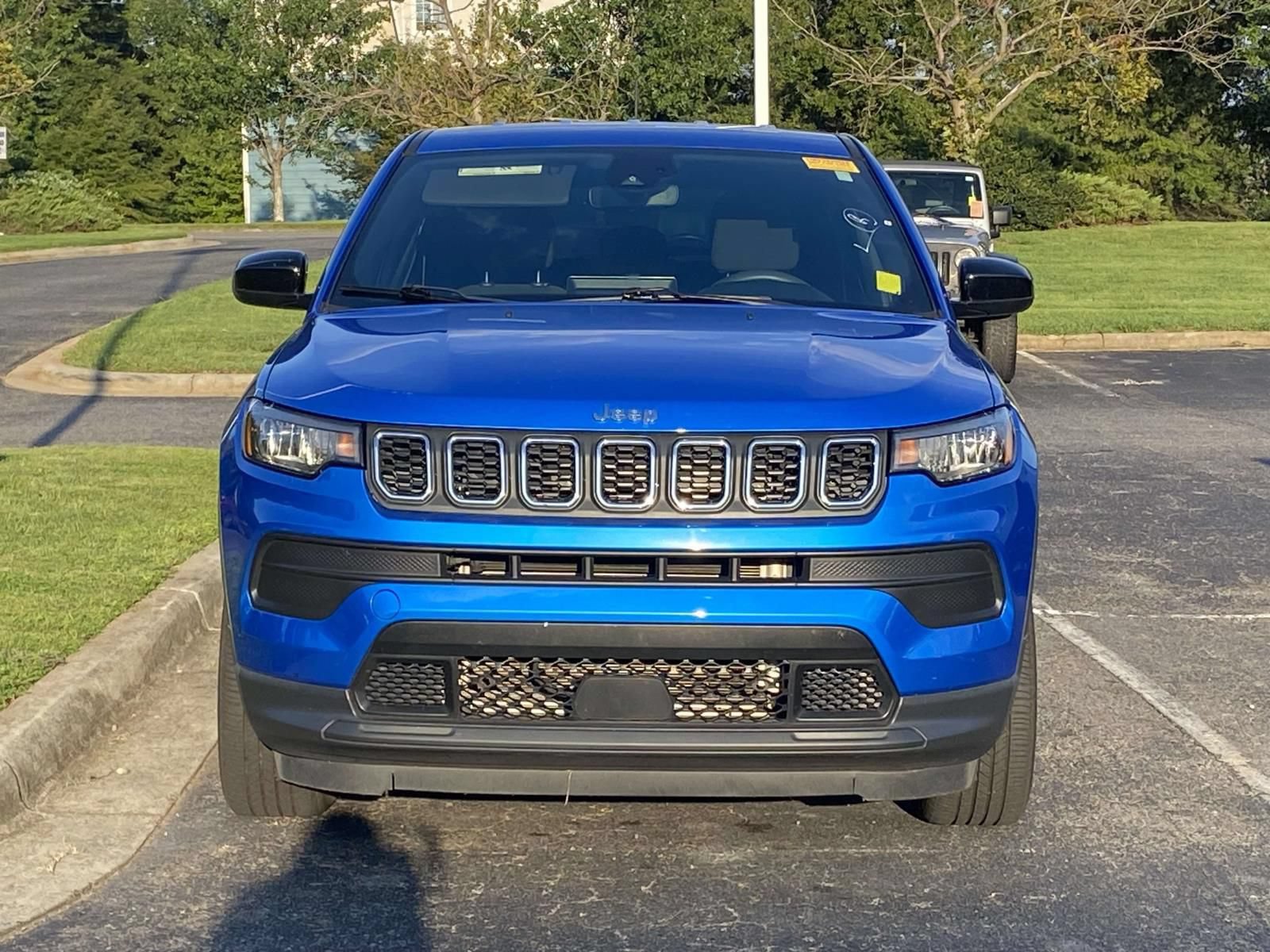 Used 2024 Jeep Compass Sport AWD/4WD image 2