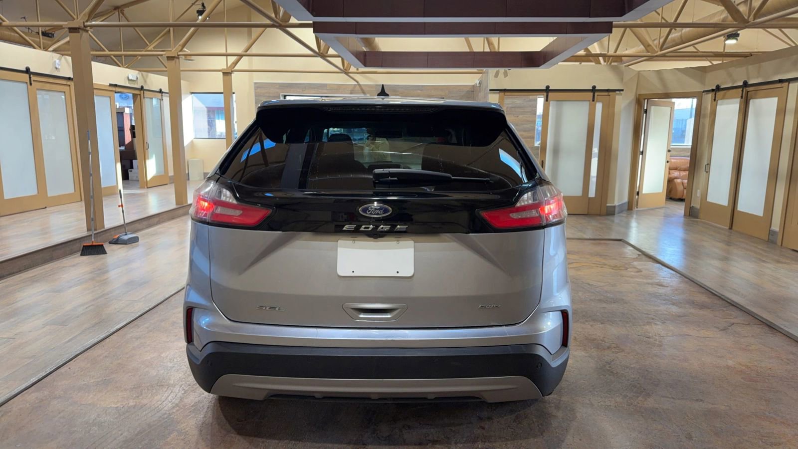 Used 2023 Ford Edge SEL w/ Cold Weather Package image 5