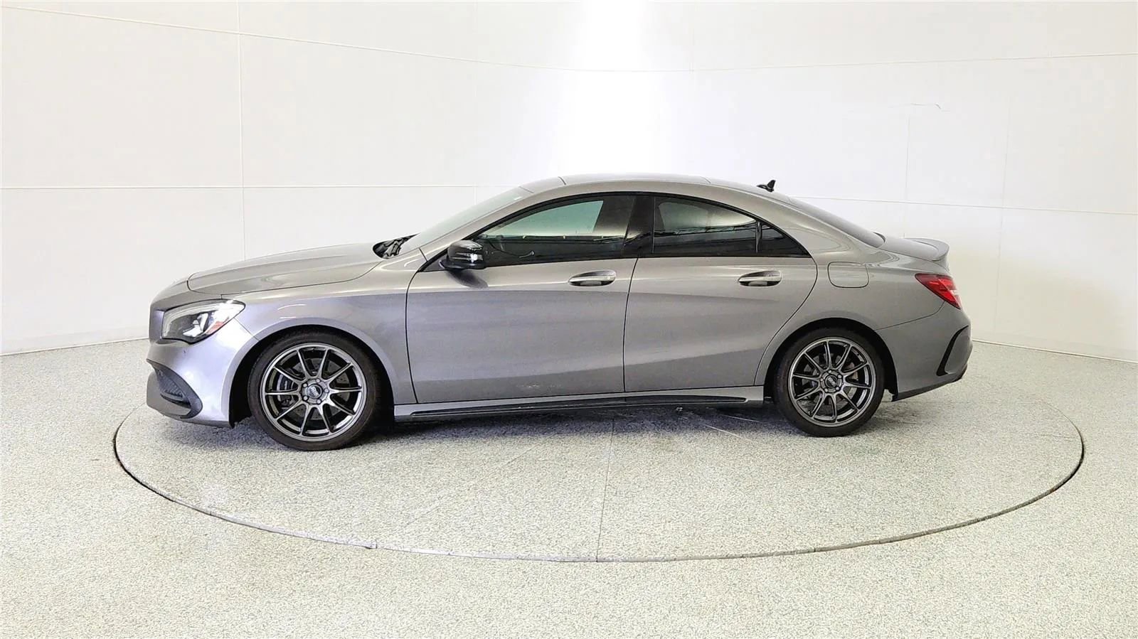 Used 2019 Mercedes-Benz CLA 250 image 4