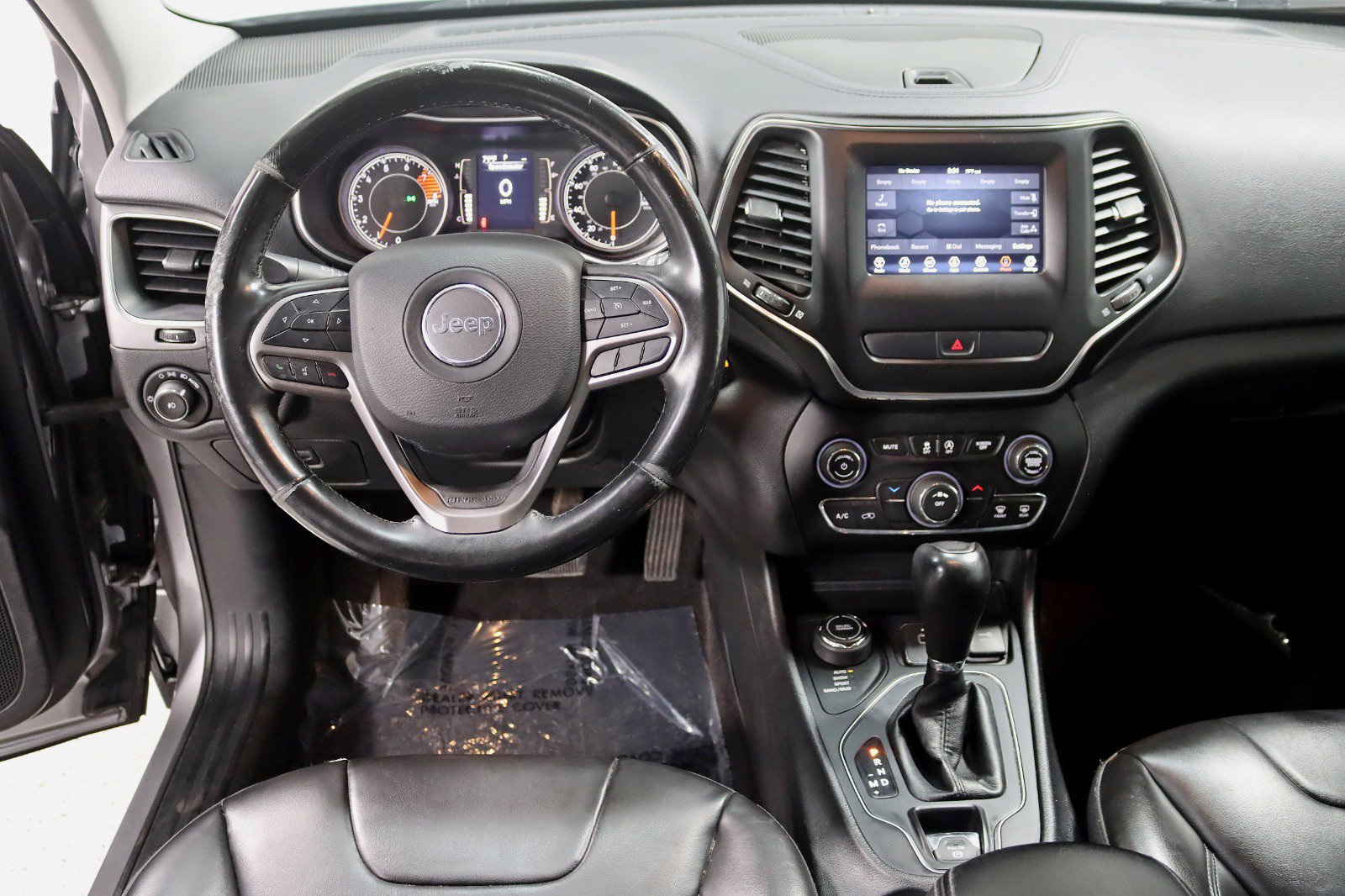 Used 2019 Jeep Cherokee Latitude Plus w/ Cold Weather Group AWD/4WD image 14