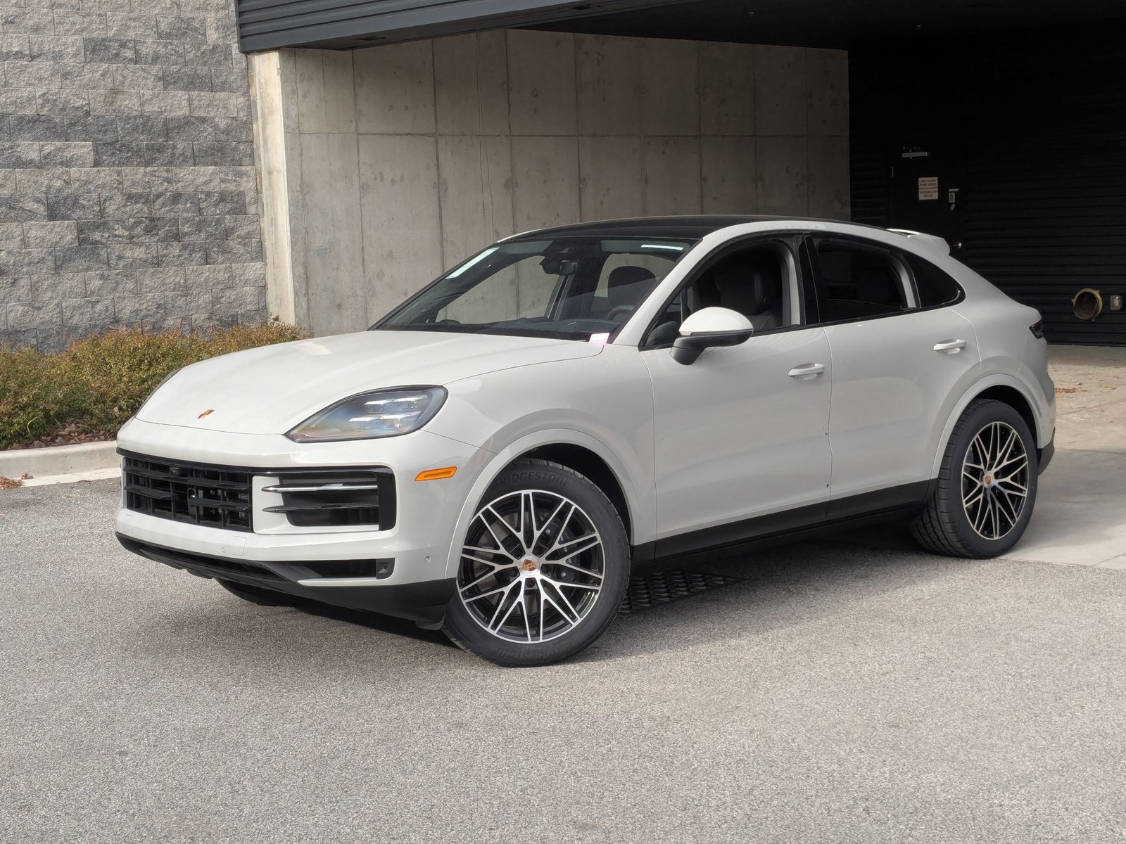 New 2026 Porsche Cayenne Coupe AWD/4WD image 1