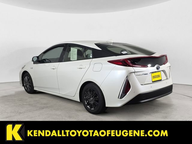 Used 2017 Toyota Prius Prime Advanced image 3