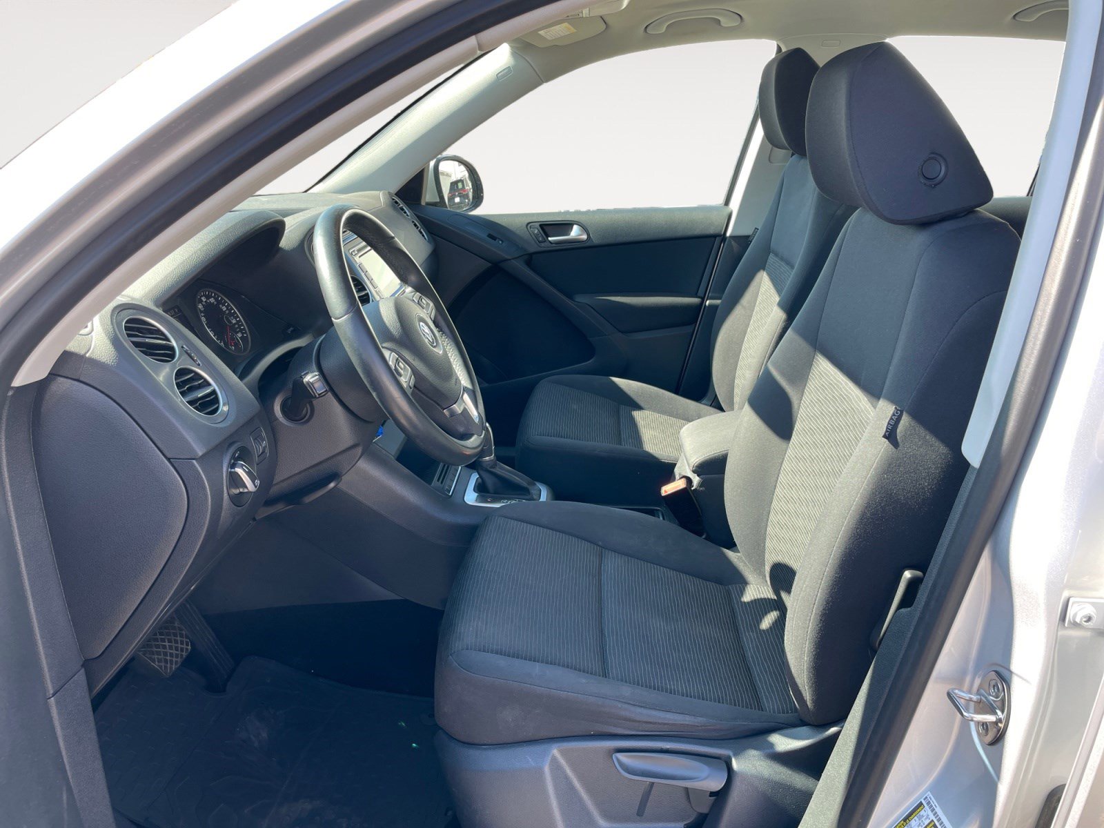 Used 2015 Volkswagen Tiguan S image 8