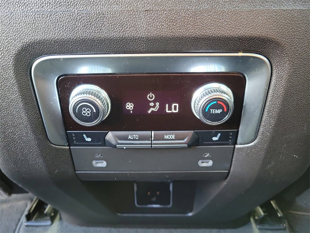 Used 2021 GMC Yukon SLT w/ SLT Premium Package image 21