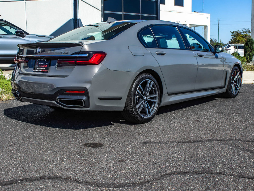 Used 2022 BMW 740i xDrive w/ M Sport Package AWD/4WD image 6