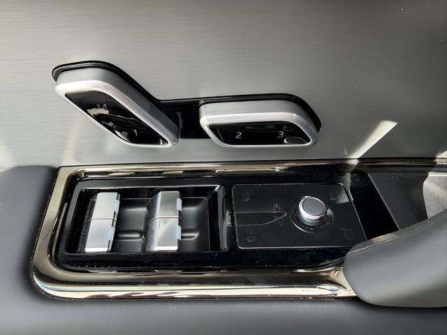 Certified 2025 Land Rover Range Rover Sport SE image 16