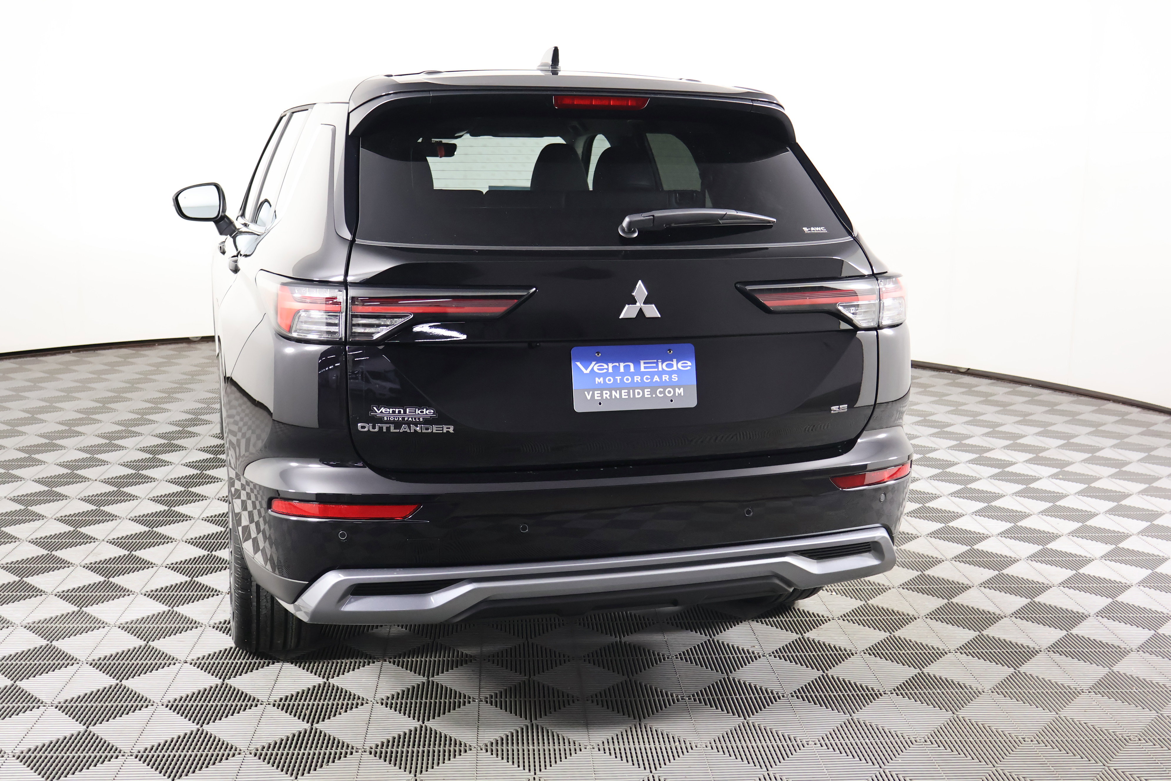 New 2026 Mitsubishi Outlander SE image 7