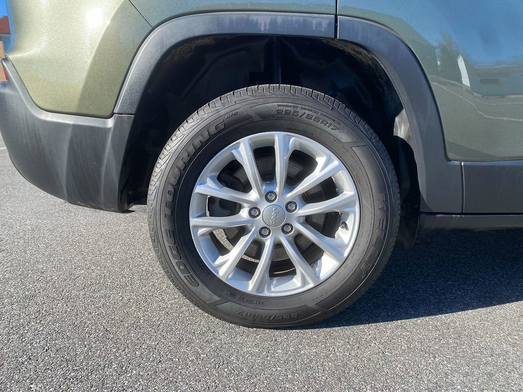 Used 2019 Jeep Cherokee Latitude w/ Popular Appearance Group image 30