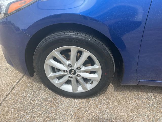 Used 2017 Kia Forte S image 5
