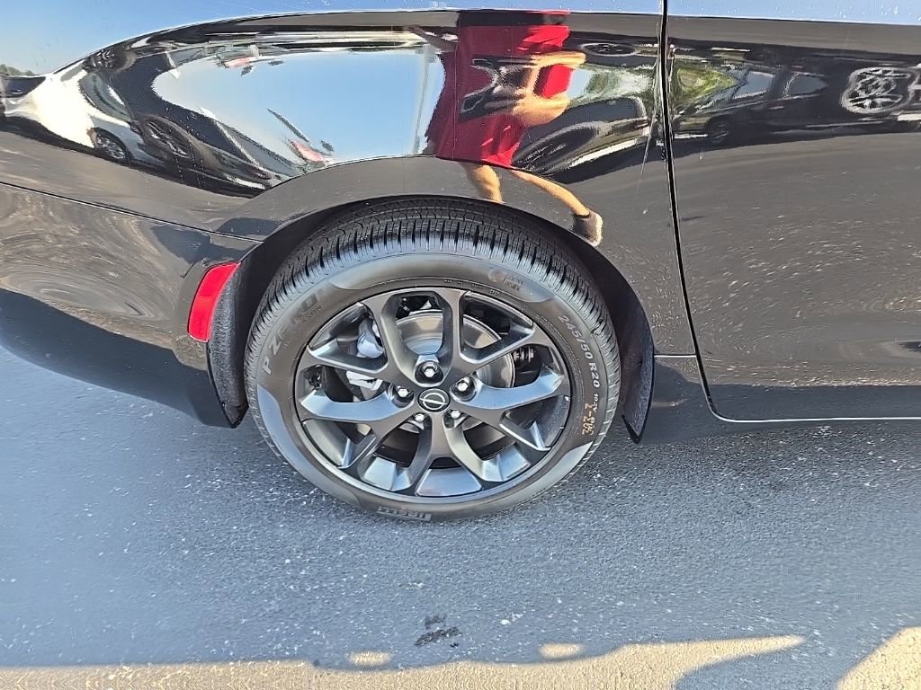 New 2026 Chrysler Pacifica Limited w/ S Appearance Package image 12