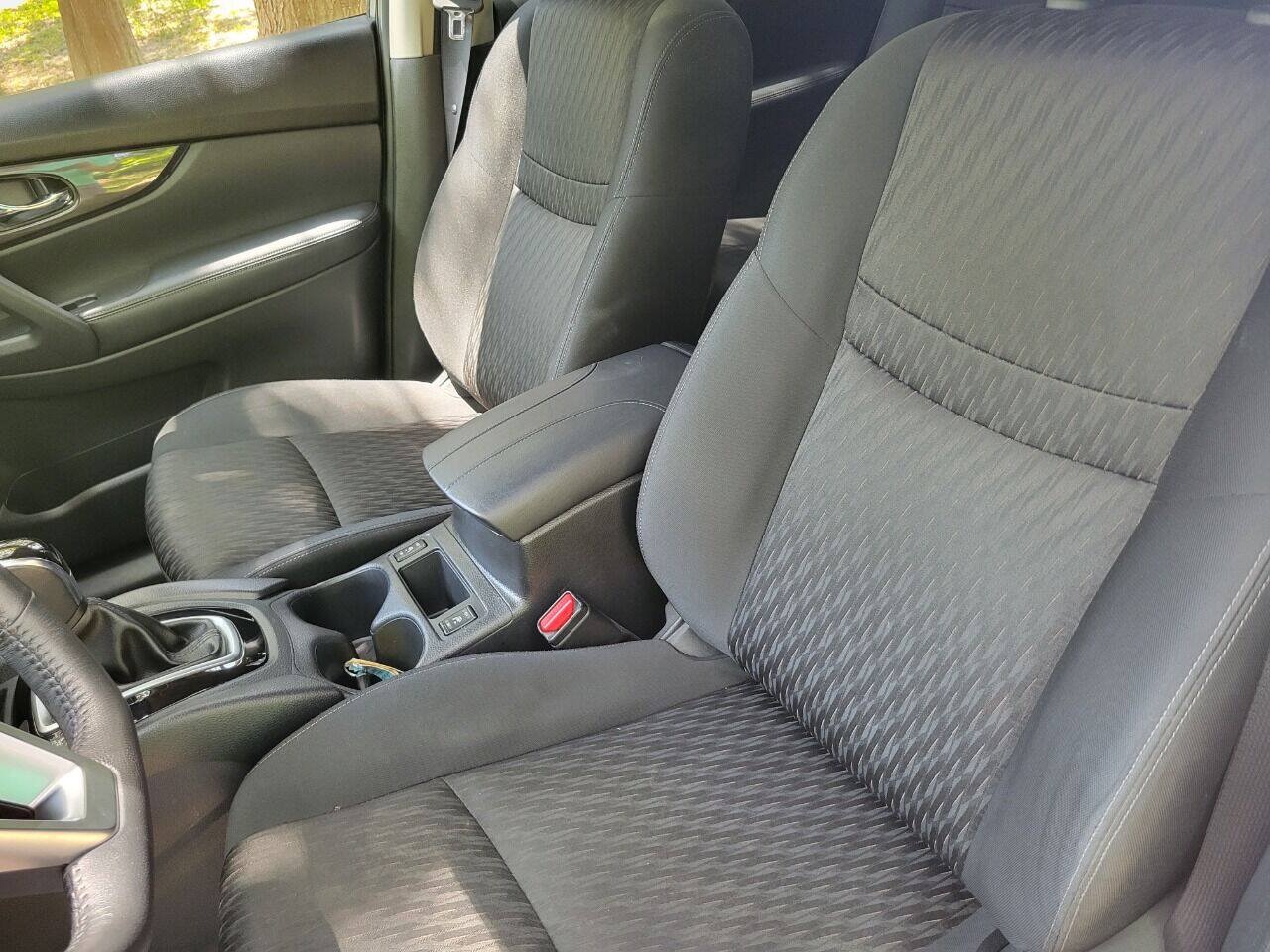 Used 2019 Nissan Rogue SV FWD image 16