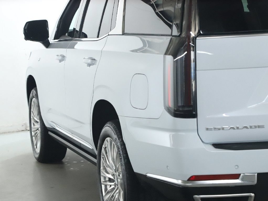 Used 2026 Cadillac Escalade Luxury w/ LPO, Floor Liner Package AWD/4WD image 47