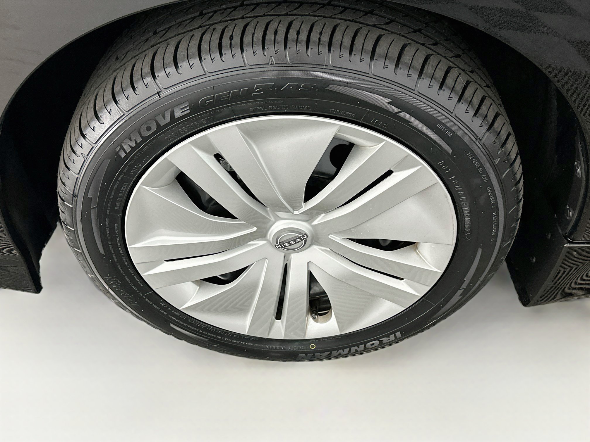 Used 2025 Nissan Leaf S FWD image 11