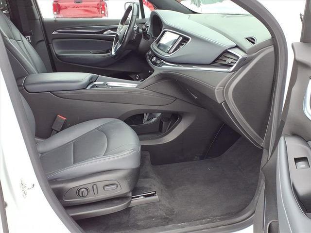 Used 2023 Buick Enclave Essence image 25