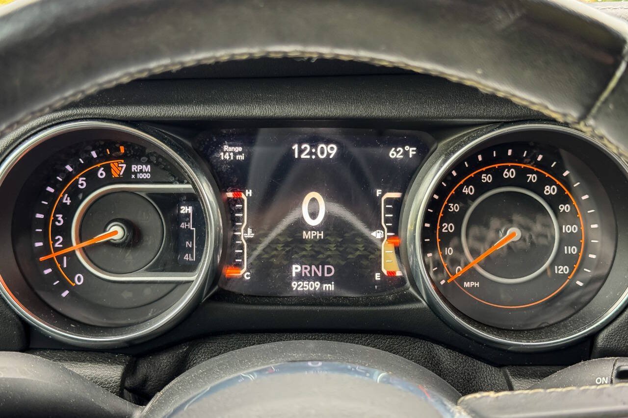 Used 2019 Jeep Wrangler Unlimited Sahara w/ Uconnect 4C Nav & Sound Group AWD/4WD image 19