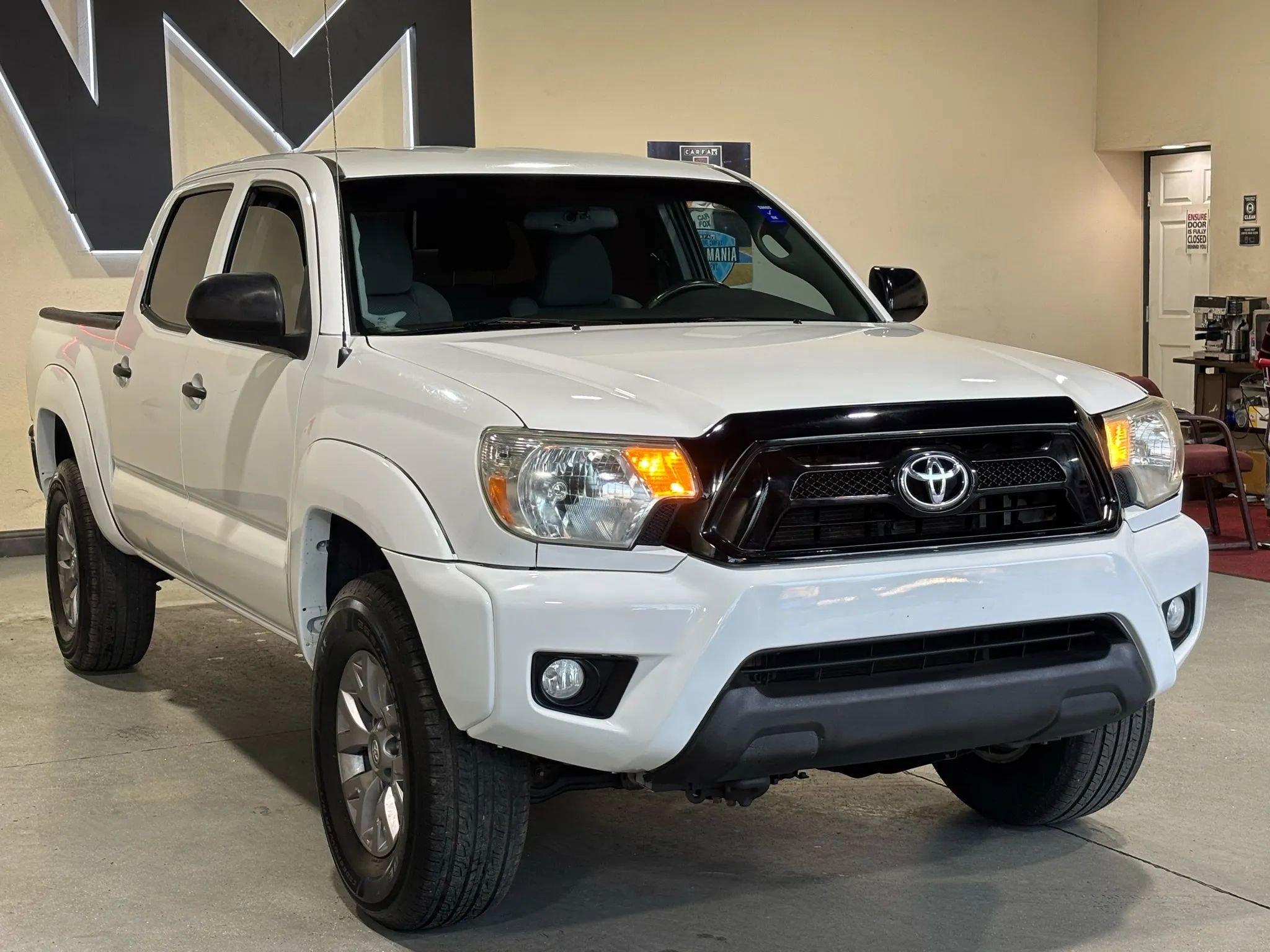 Used 2014 Toyota Tacoma 4x4 Double Cab w/ TRD Off-Road Package image 2