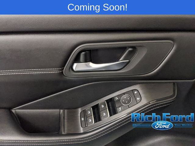 Used 2024 Nissan Rogue SL AWD/4WD image 15