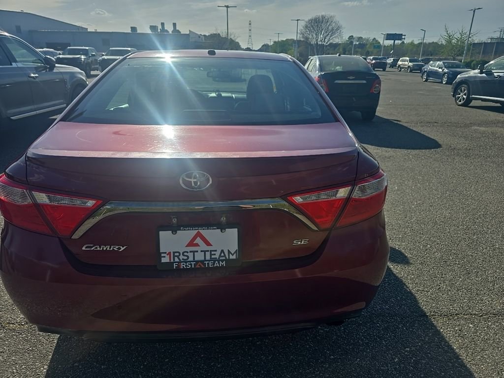 Used 2015 Toyota Camry SE w/ Moonroof Package image 6