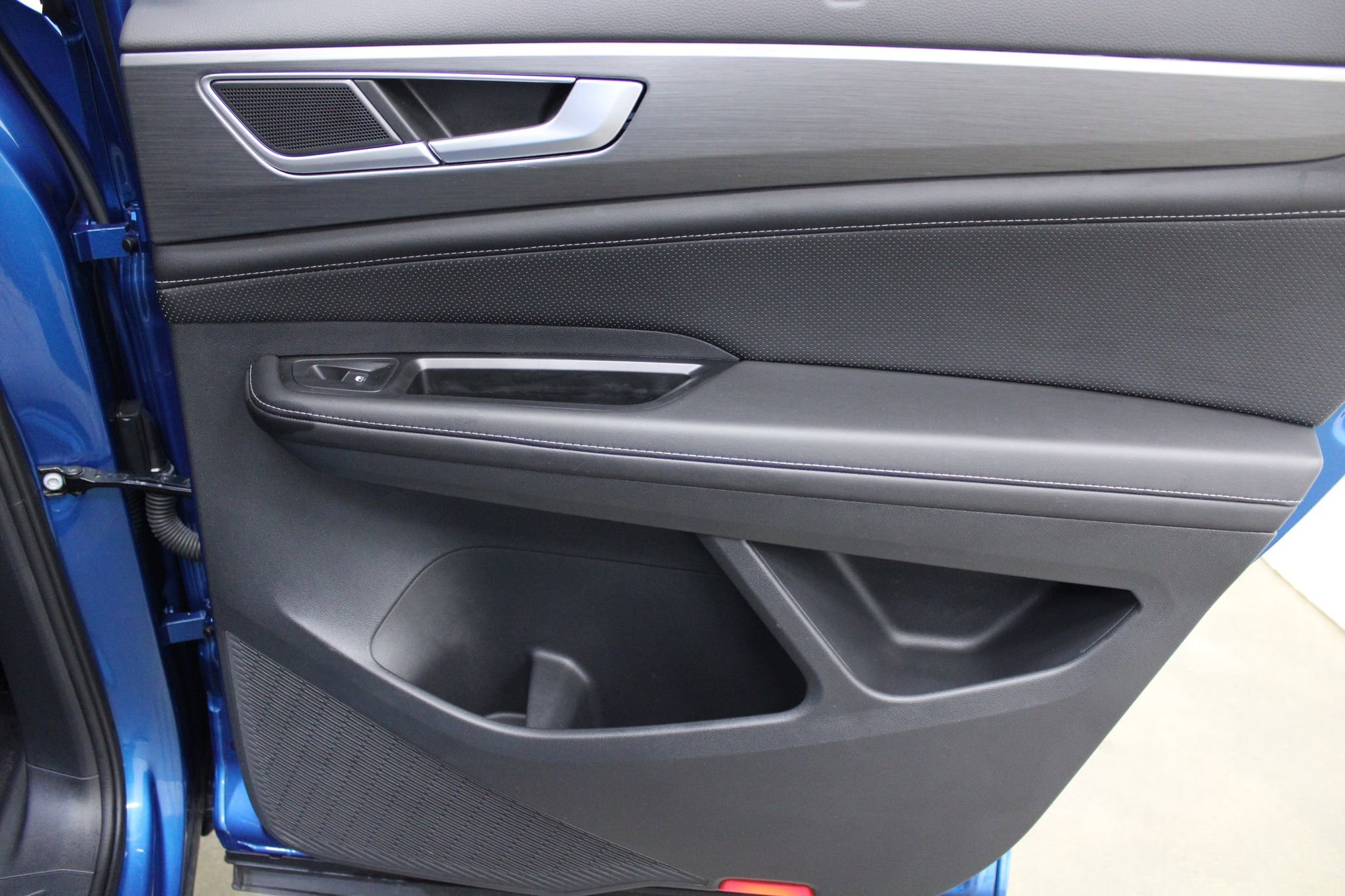 Used 2024 Volkswagen Atlas Cross Sport SE image 23