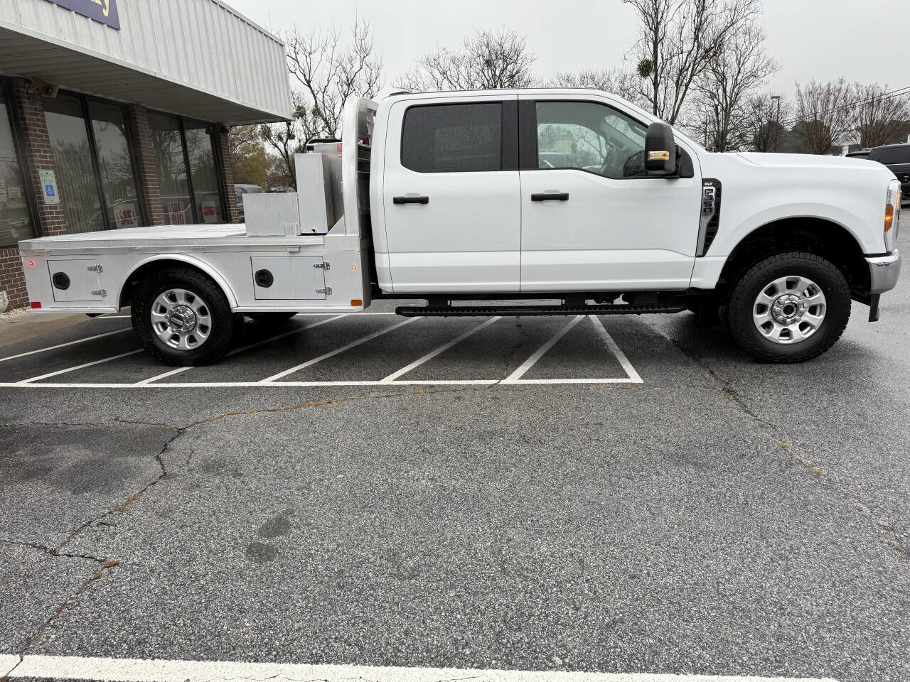 Used 2024 Ford F350 XLT image 4