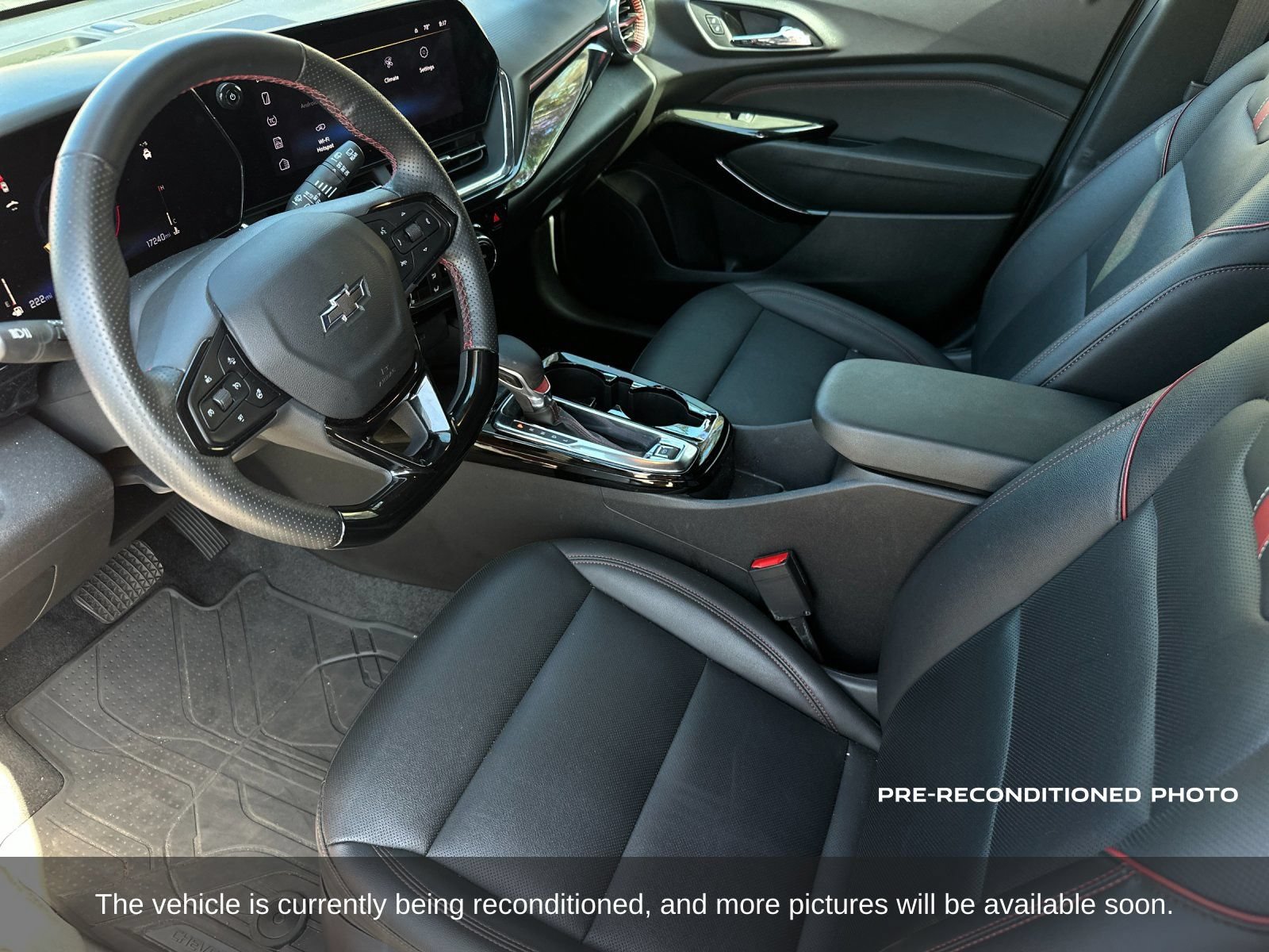 Used 2025 Chevrolet Trax RS w/ Sunroof Package FWD image 12