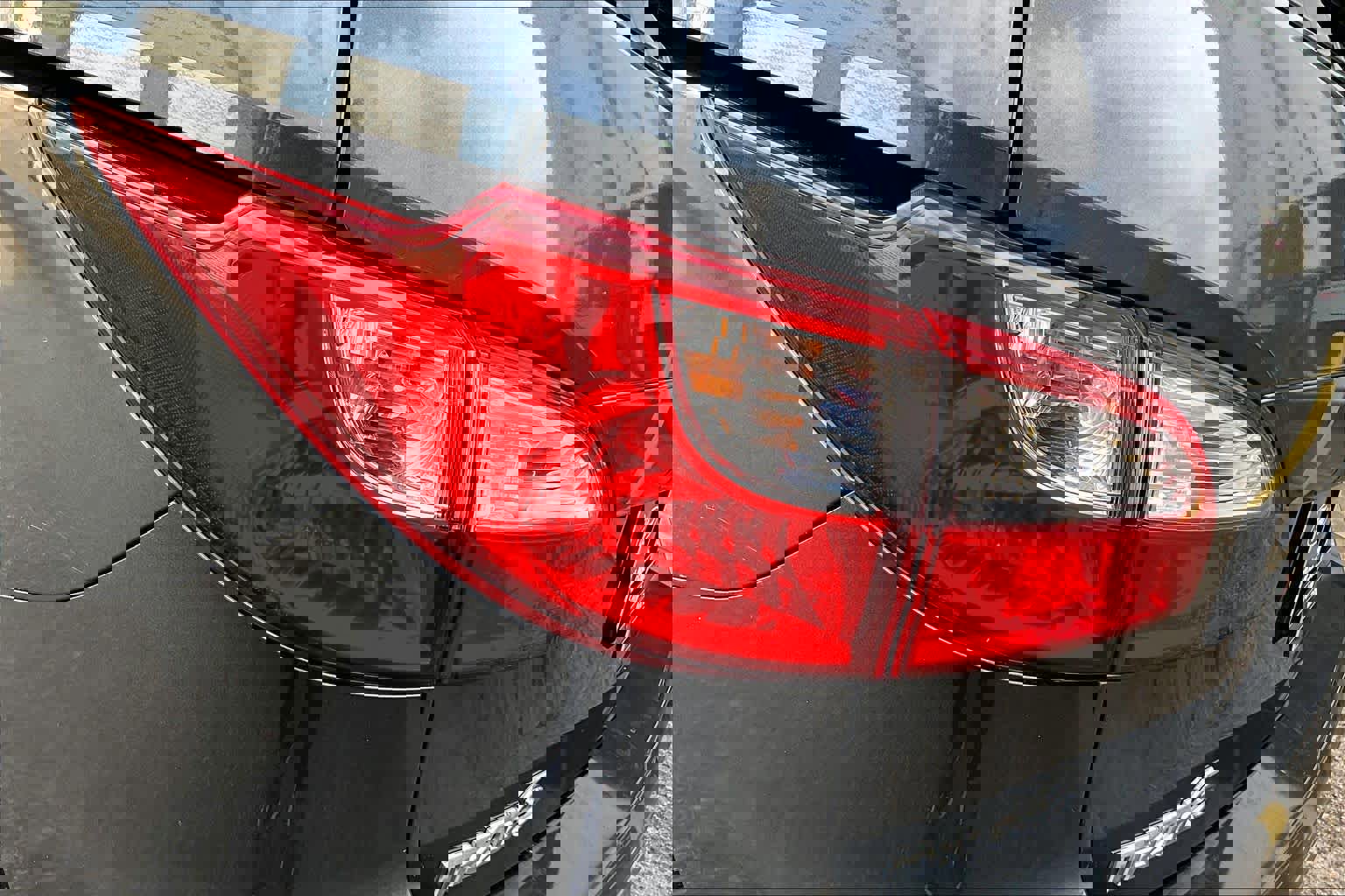 Used 2012 MAZDA MAZDA5 Sport image 27