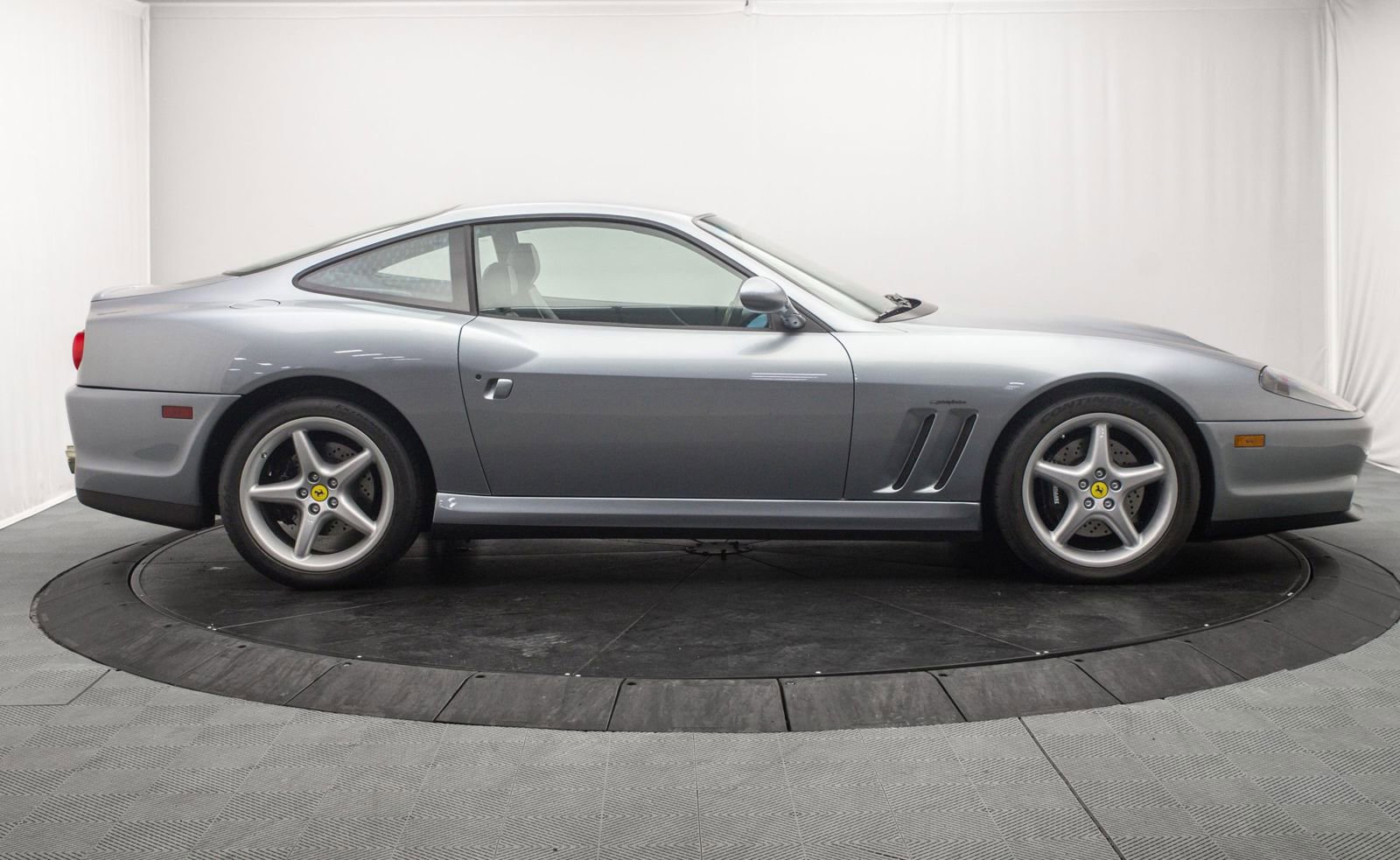 Used 1999 Ferrari 550 Maranello Coupe RWD image 2