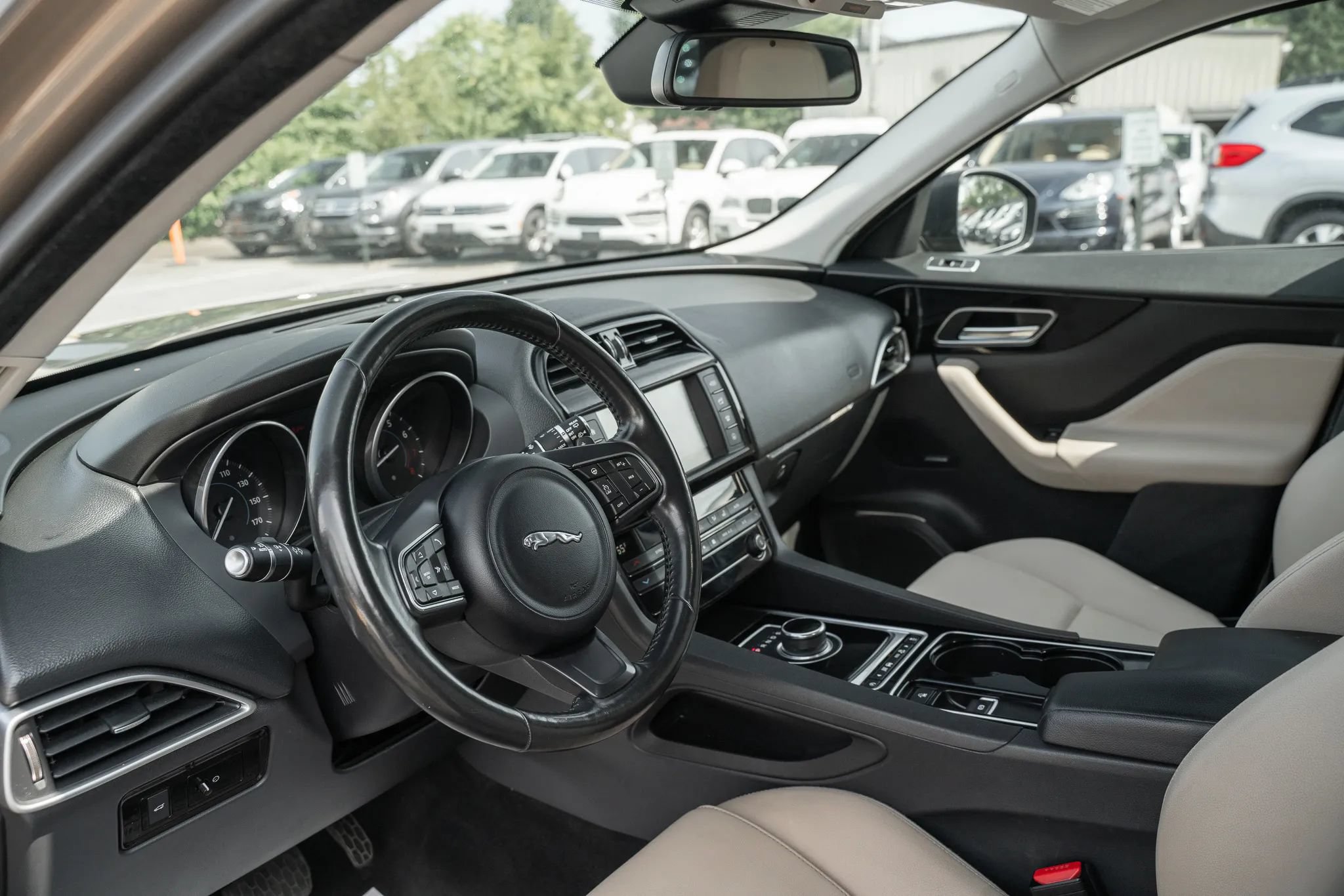 Used 2017 Jaguar F-PACE Premium AWD/4WD image 6