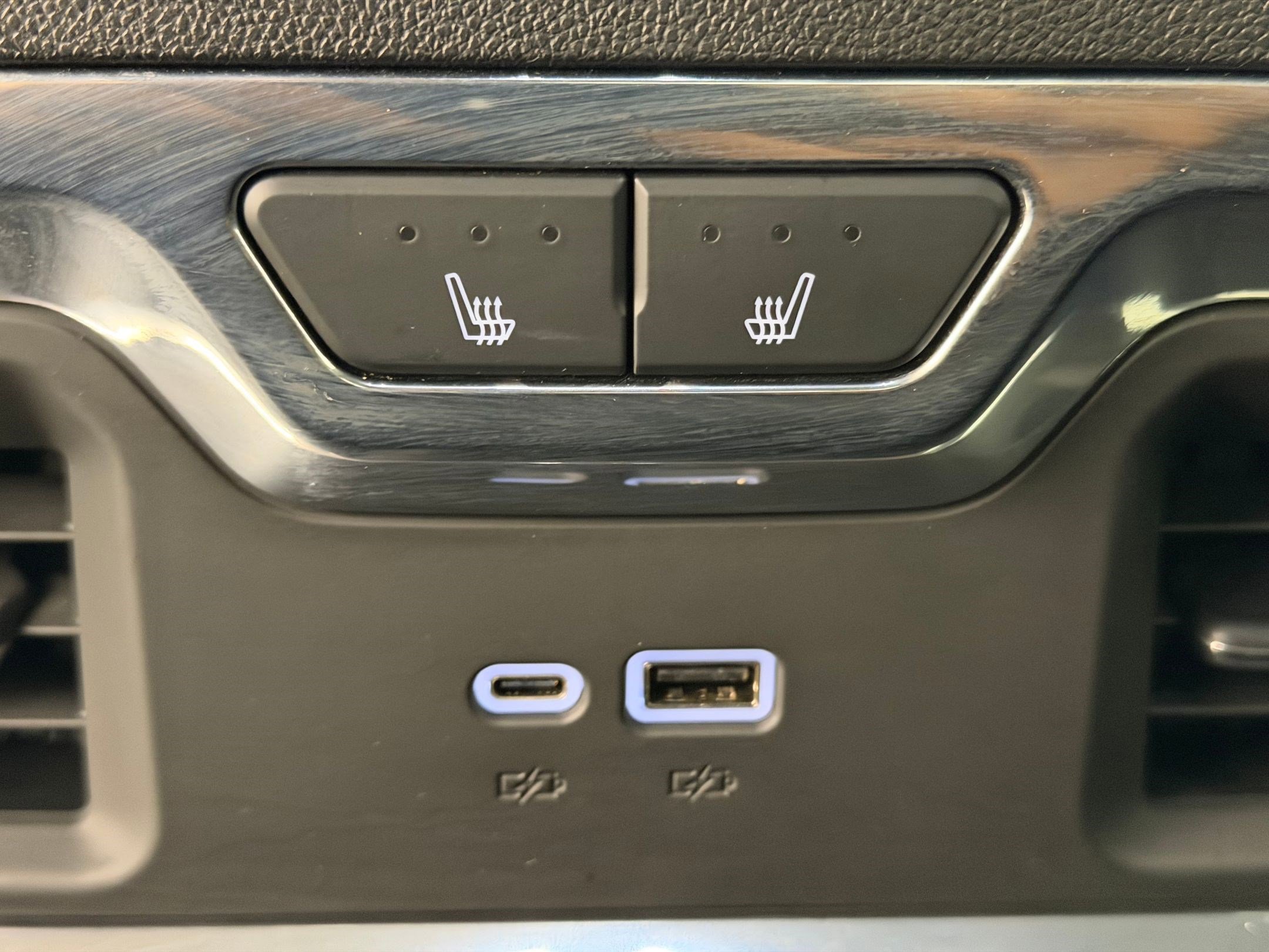 Used 2024 Chevrolet Silverado 2500 LTZ w/ LTZ Plus Package image 17