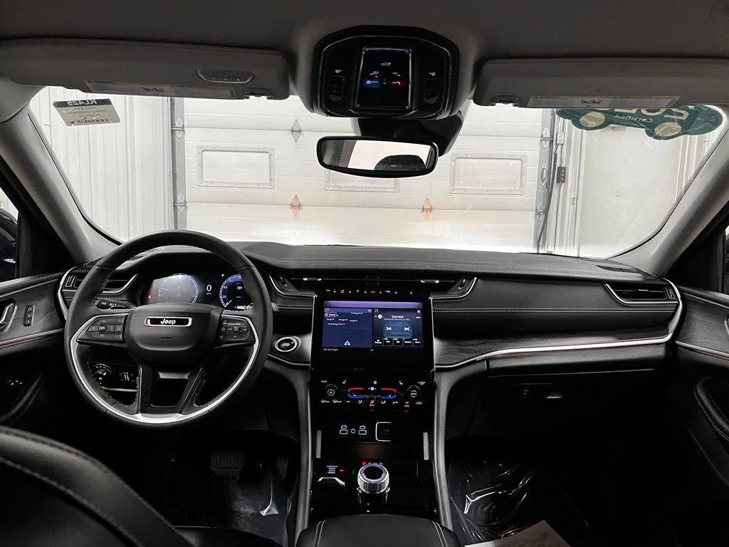 Used 2023 Jeep Grand Cherokee Limited AWD/4WD image 35