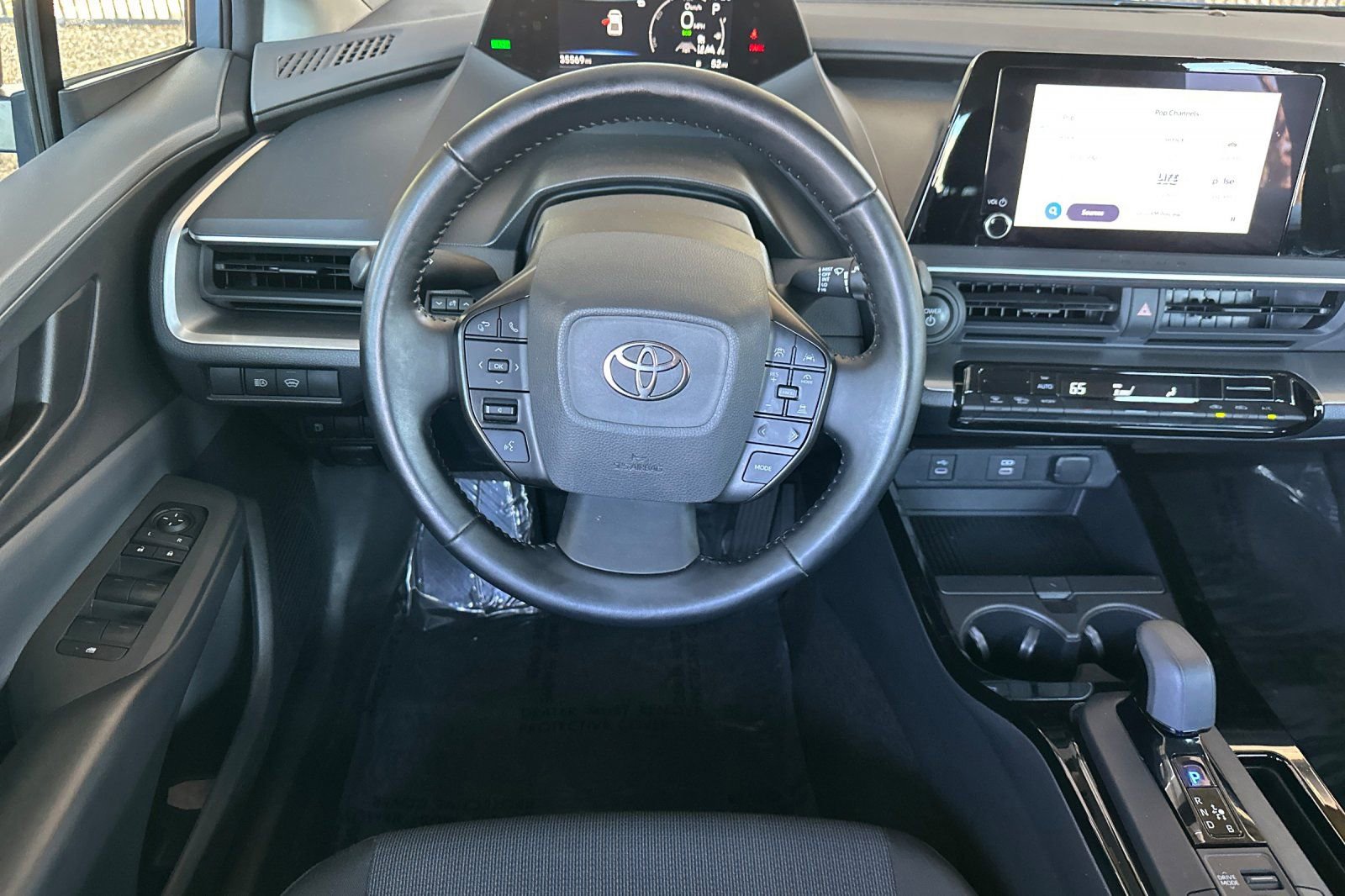 Used 2024 Toyota Prius LE image 16