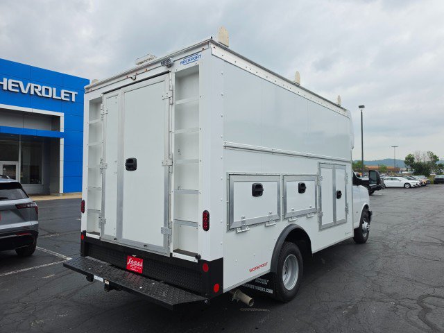 New 2026 Chevrolet Express 3500 RWD image 5