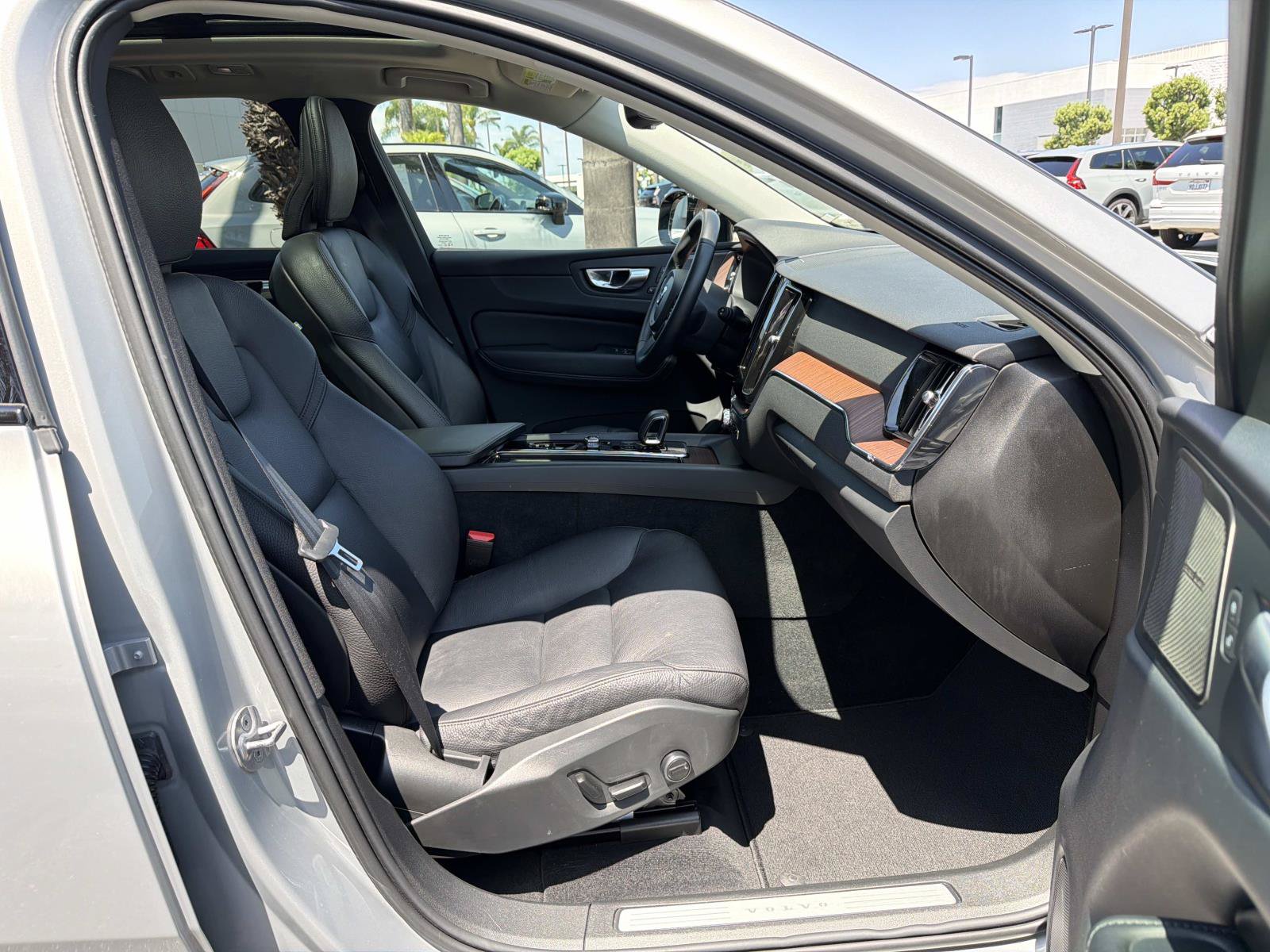 Certified 2024 Volvo XC60 B5 Plus w/ Protection Package Premier AWD/4WD image 25