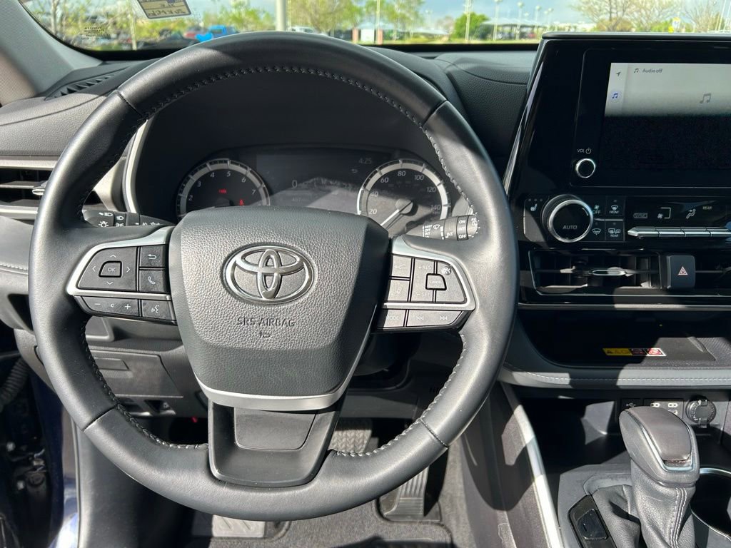 Used 2025 Toyota Highlander XLE AWD/4WD image 21
