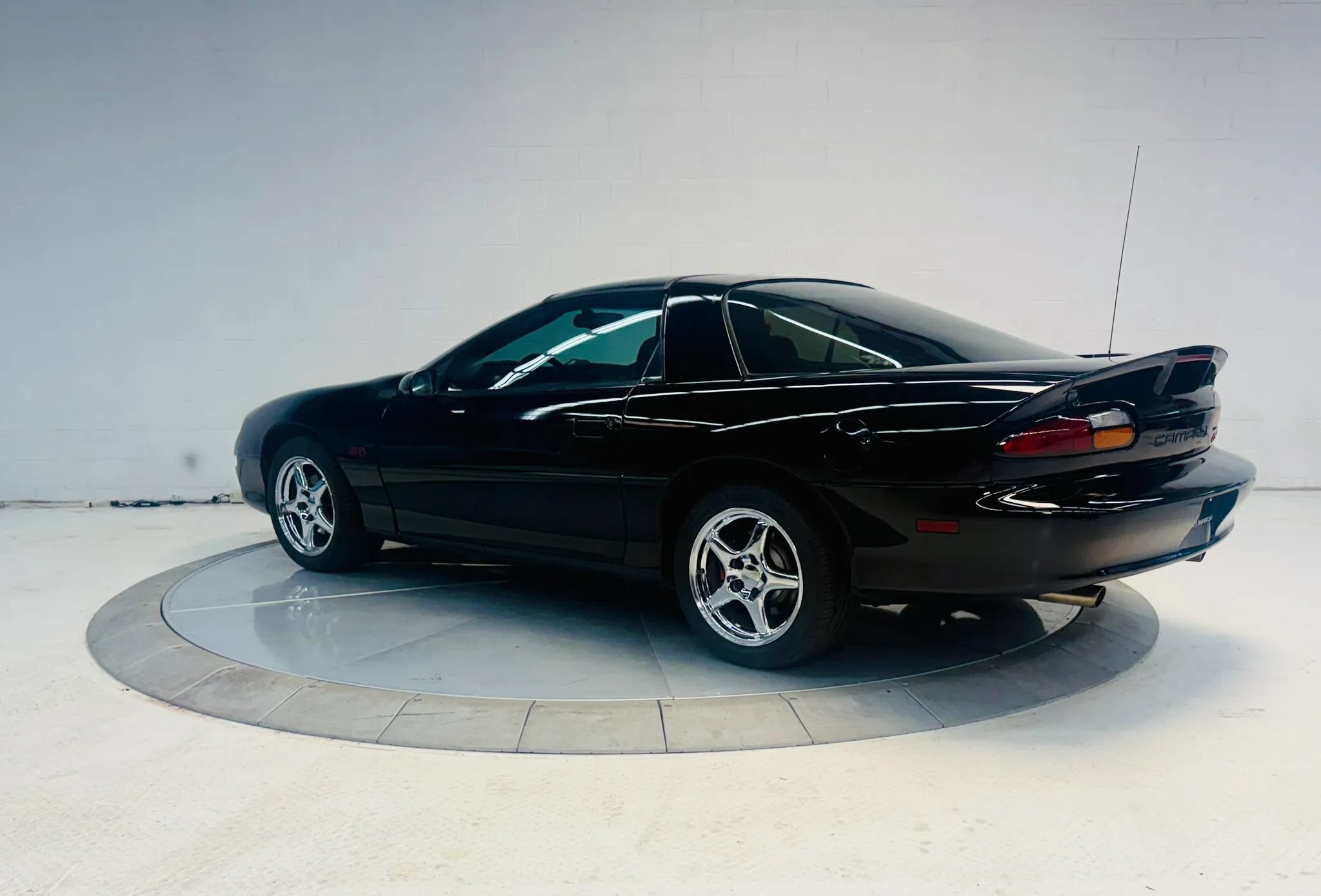 Used 2000 Chevrolet Camaro Z28 w/ SS Performance/Appearance Pkg RWD image 16