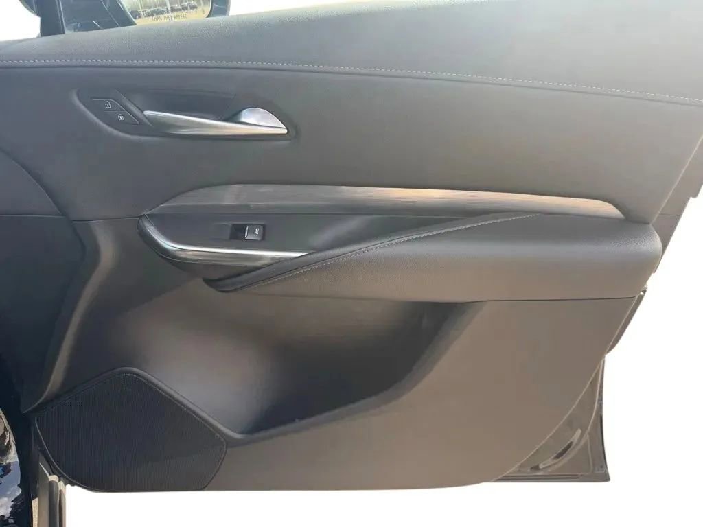 Used 2024 Cadillac XT4 Premium Luxury image 15