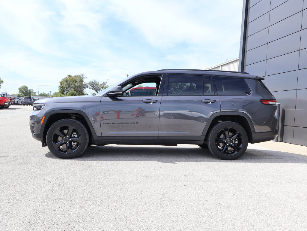 Used 2025 Jeep Grand Cherokee L Altitude AWD/4WD image 2