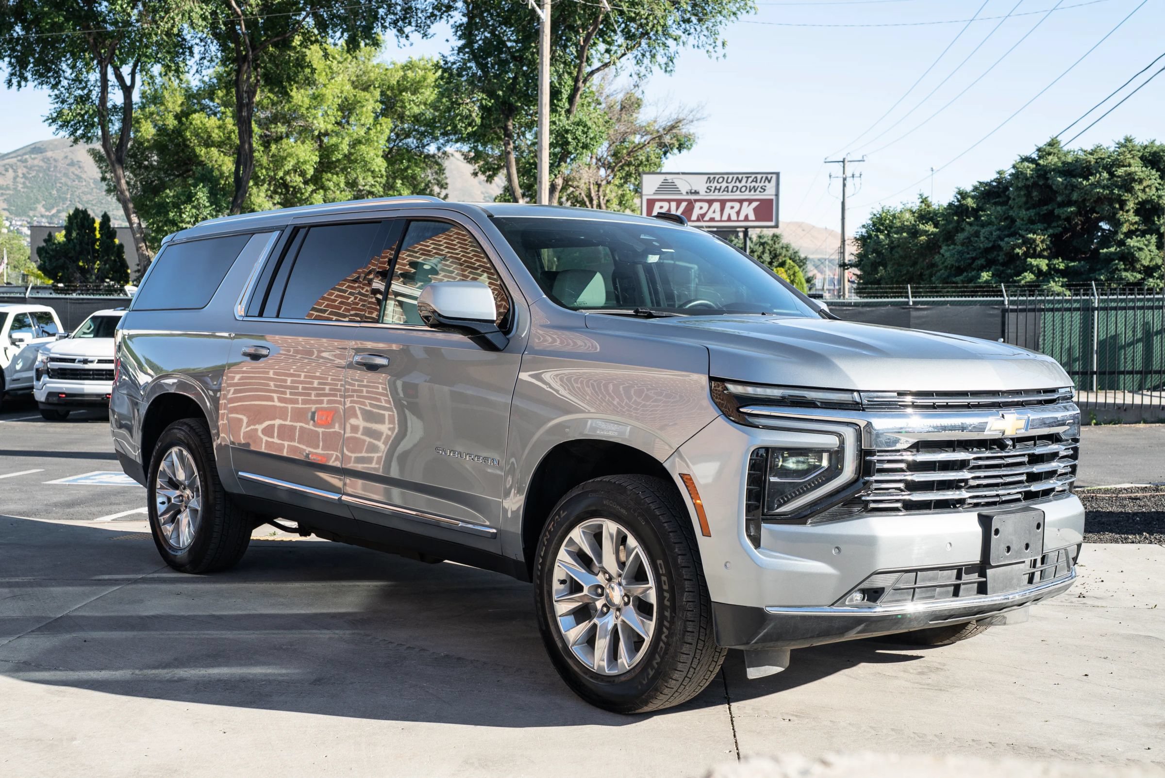 Used 2025 Chevrolet Suburban Premier AWD/4WD image 12