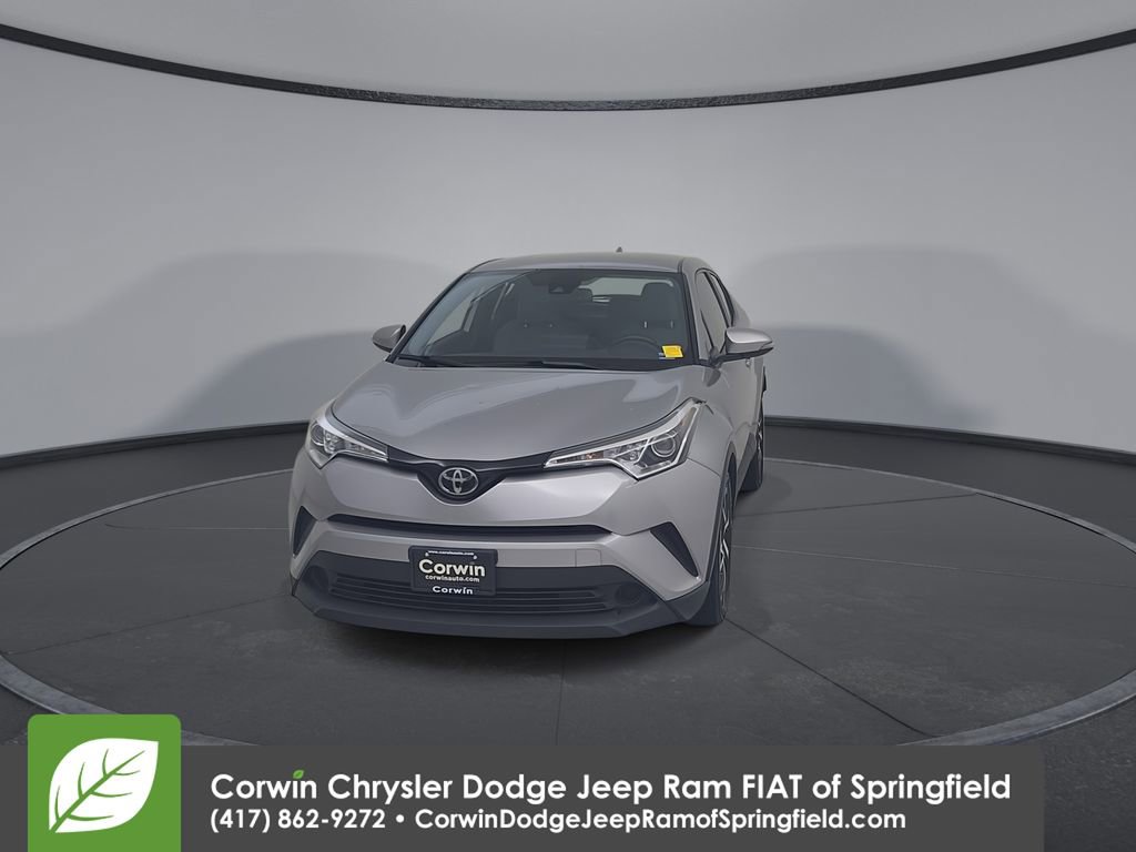 Used 2019 Toyota C-HR XLE FWD image 5