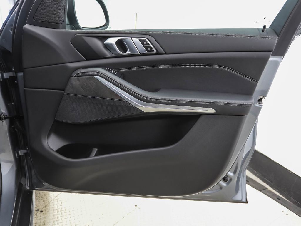 Certified 2024 BMW X5 xDrive50e image 29