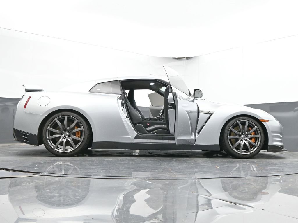 Used 2012 Nissan GT-R Premium image 75