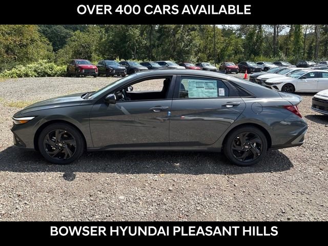 New 2026 Hyundai Elantra SEL Sport FWD image 2