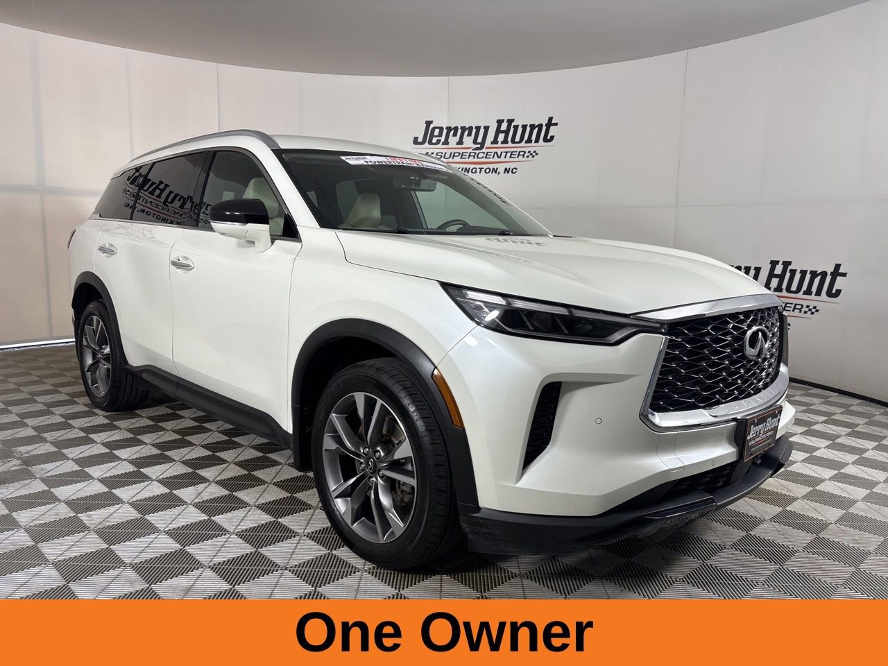 Used 2023 INFINITI QX60 Luxe w/ Cargo Package AWD/4WD image 4