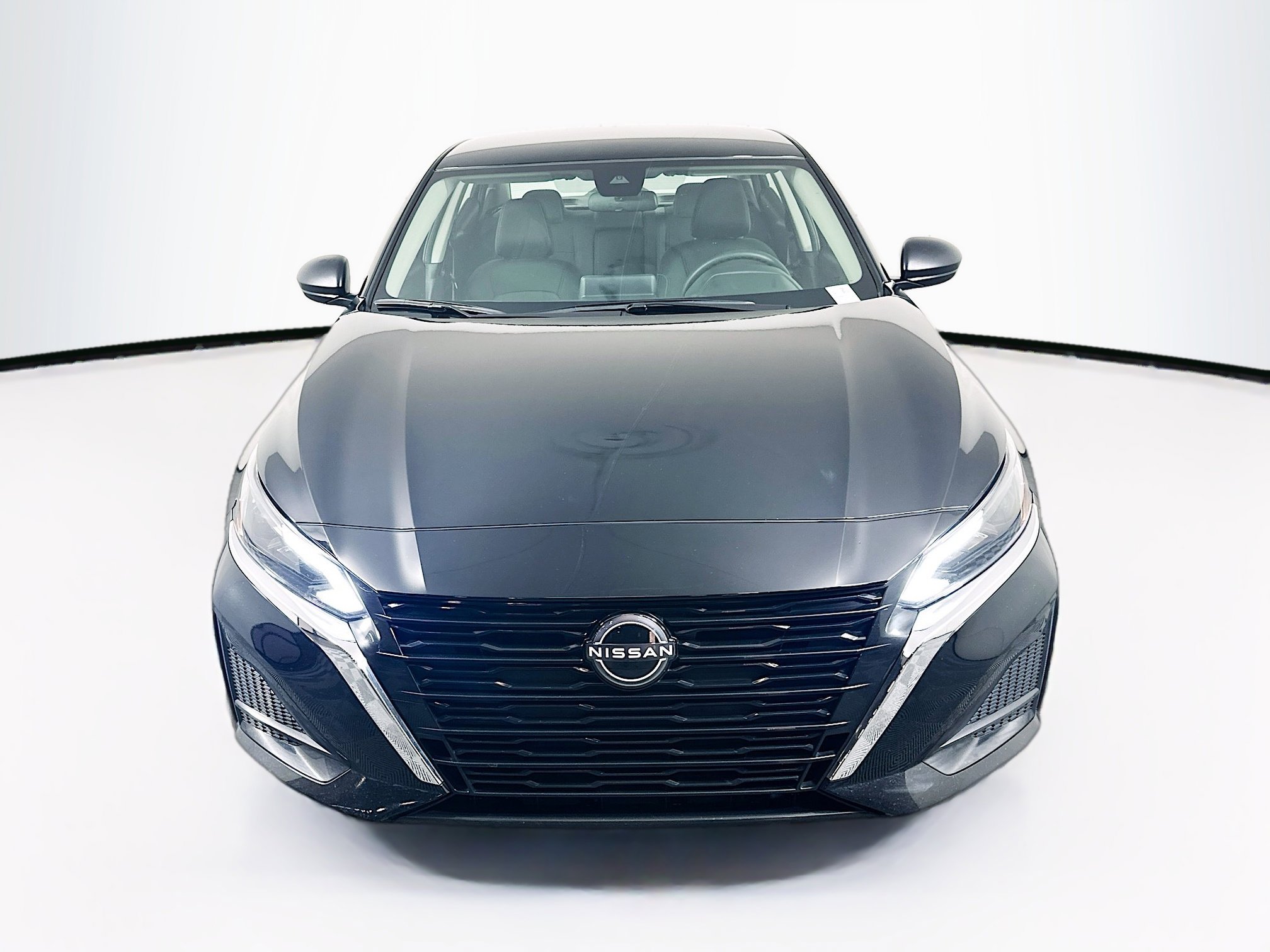 Used 2024 Nissan Altima 2.5 SV image 2