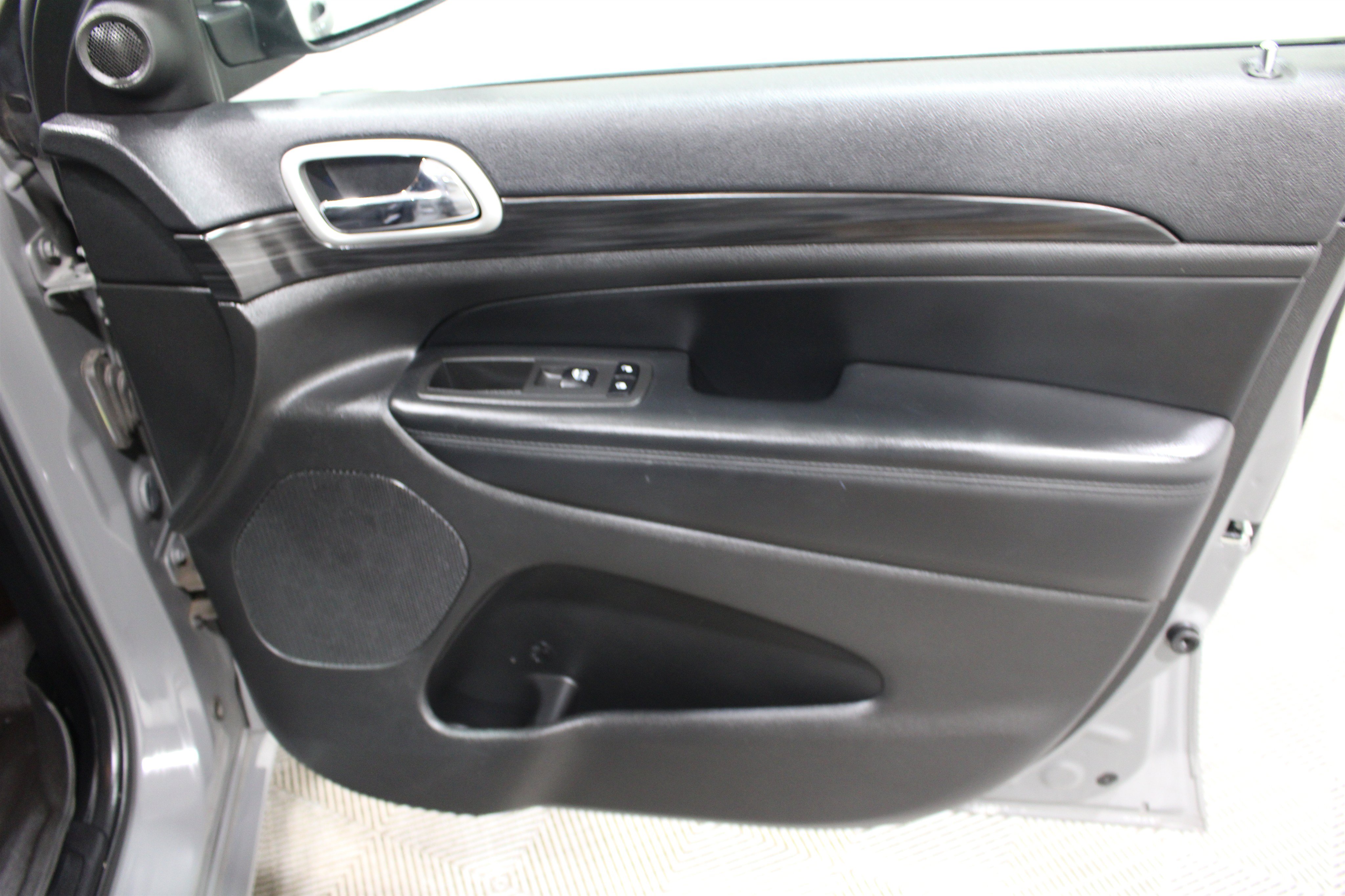 Used 2022 Jeep Grand Cherokee Laredo X AWD/4WD image 28