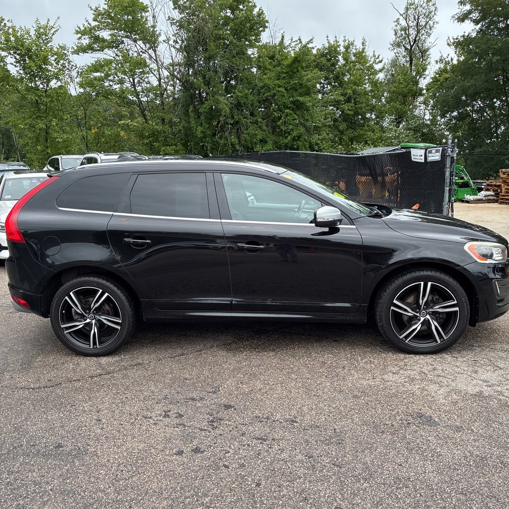 Used 2017 Volvo XC60 T6 R-Design w/ Climate Package AWD/4WD image 7