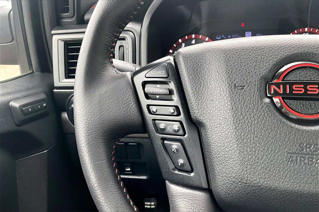 Used 2024 Nissan Titan PRO-4X w/ Pro-4x Convenience Package image 18