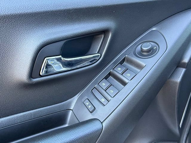 Used 2021 Chevrolet Trax LS FWD image 13