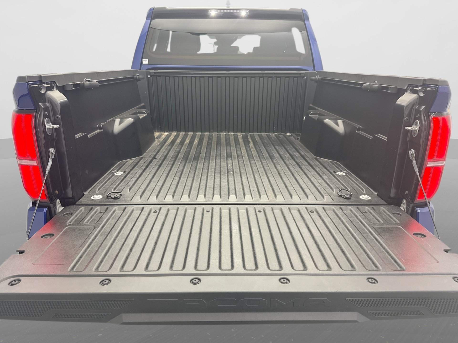 Used 2024 Toyota Tacoma SR5 AWD/4WD image 19