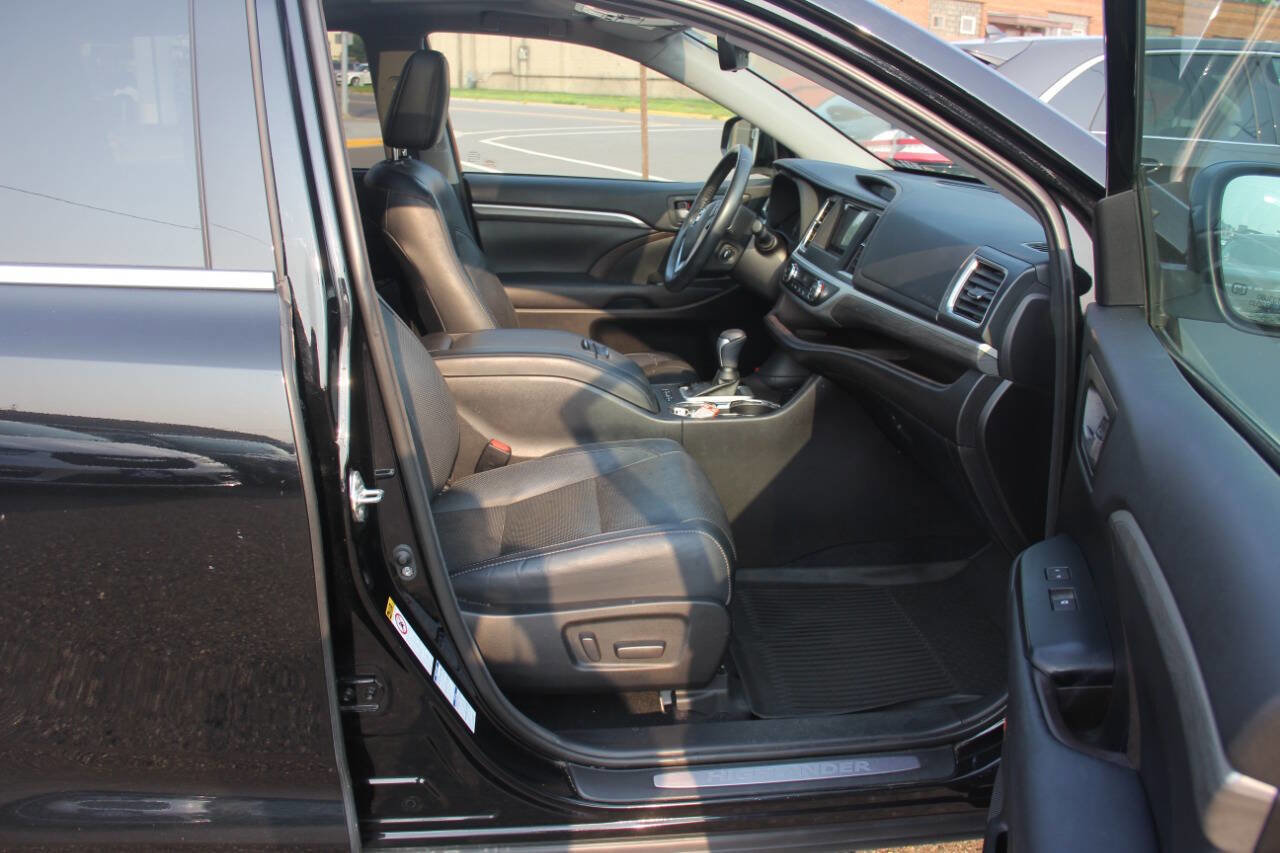 Used 2018 Toyota Highlander Limited AWD 4dr SUV image 27